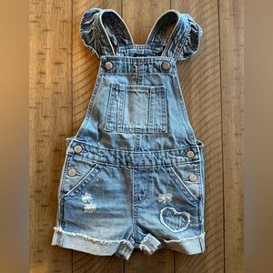 GAP Overall Shorts “ruffle heart” 2T